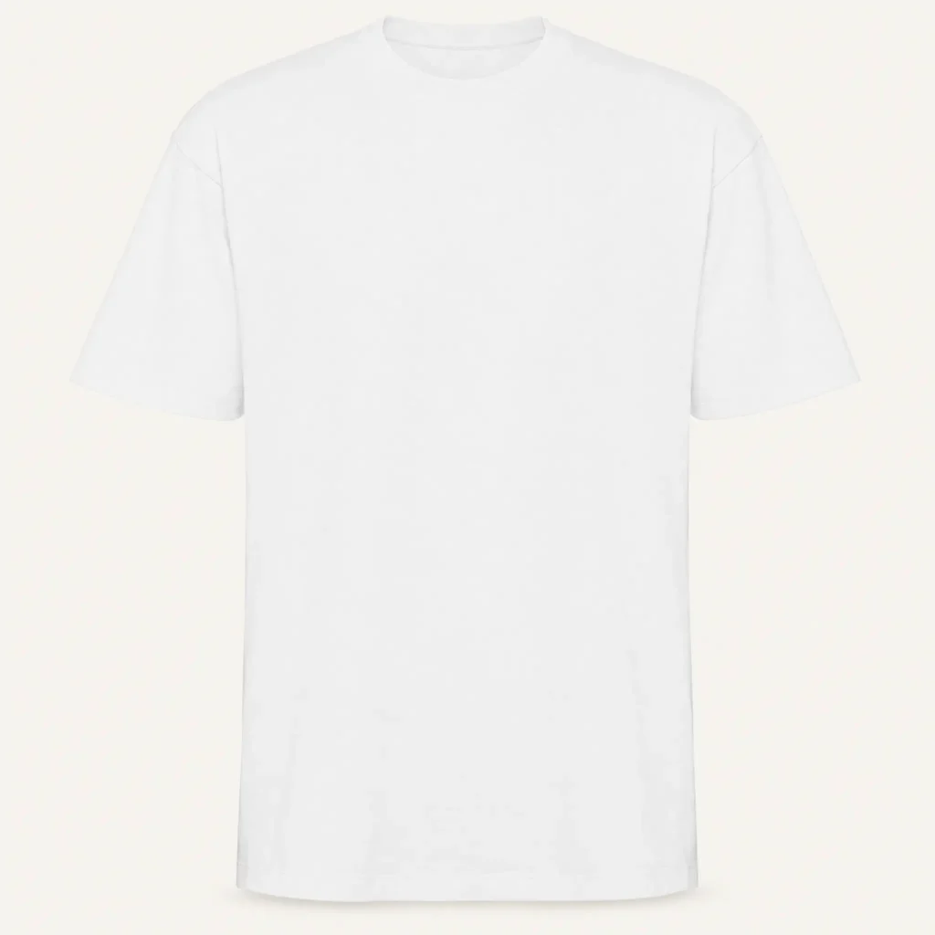 Tricou oversize alb pe fundal crem